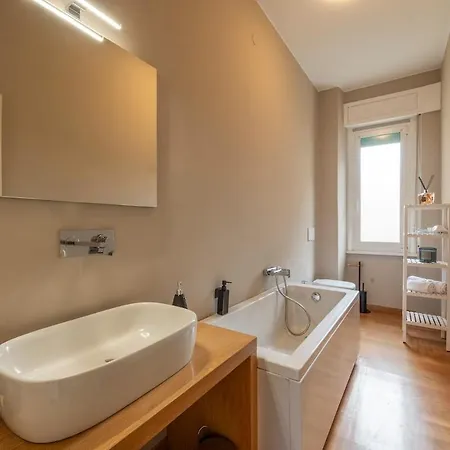 Luxury Center - Next To The Sea- Aria Condizionata - Free Parking Apartment